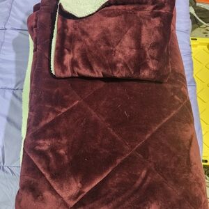 Twin Size Plush Reversible Burgundy Sherpa Comforter And Pillow Case